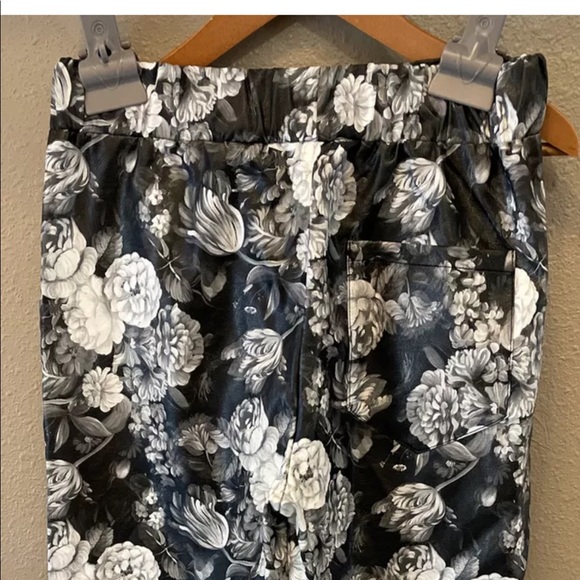 Jogger Faux Leather Pants Carbon Rue 21 Most Wanted Pull On Sz S Inseam 28” nwot - Picture 3 of 13